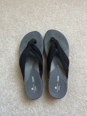 Clarks Black Cloudsteppers Knotted Thong Sandals